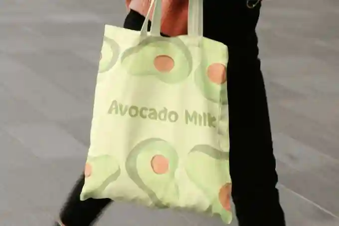 Avocado Milk – A Modern Font - Image 8